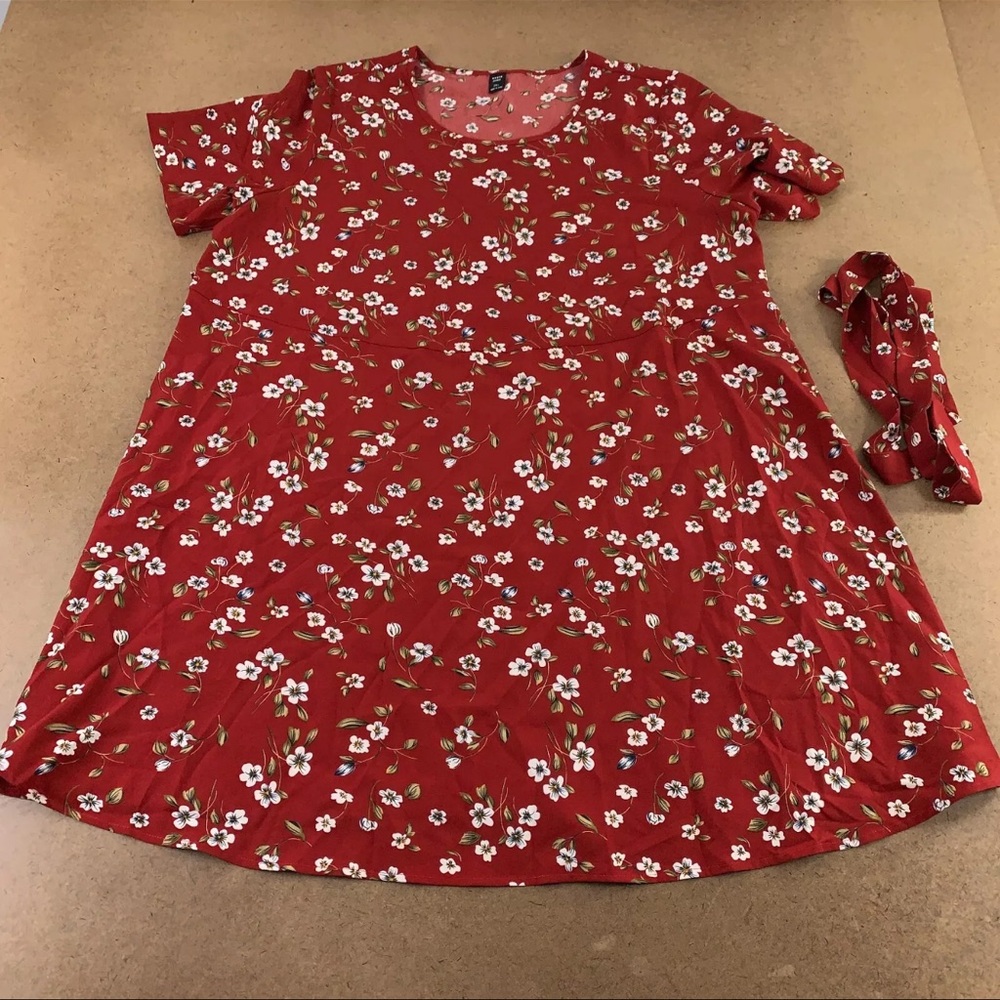 Red & White Floral Short Sleeve Dress
